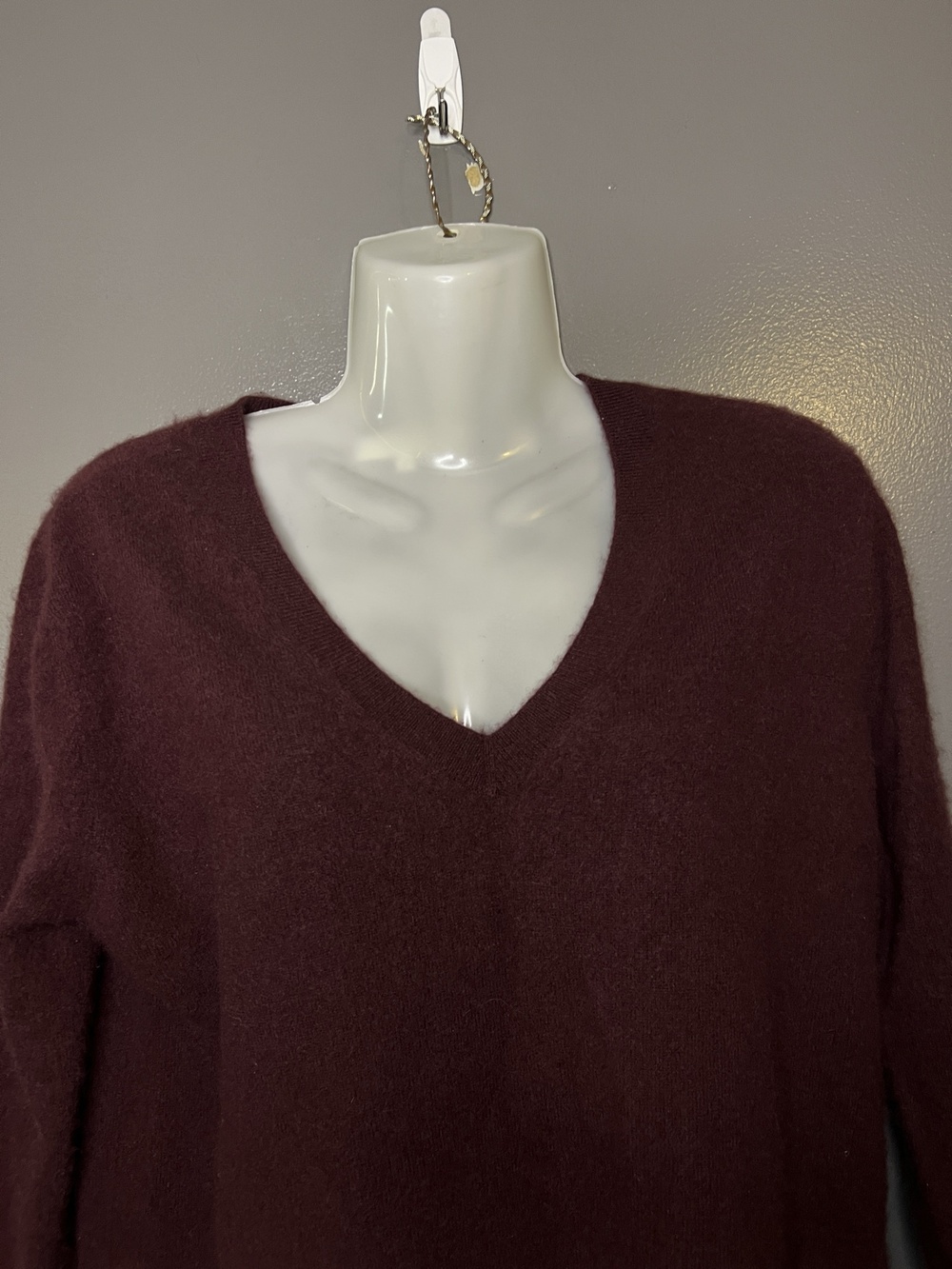 Vince Cashmere Sweater Womens Medium Red V Neck Long Sleeve Knit Pullover Soft